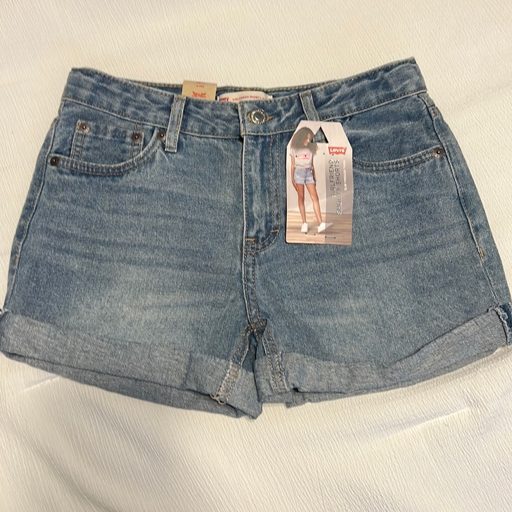 NWT Levi’s Girlfriend Shorts